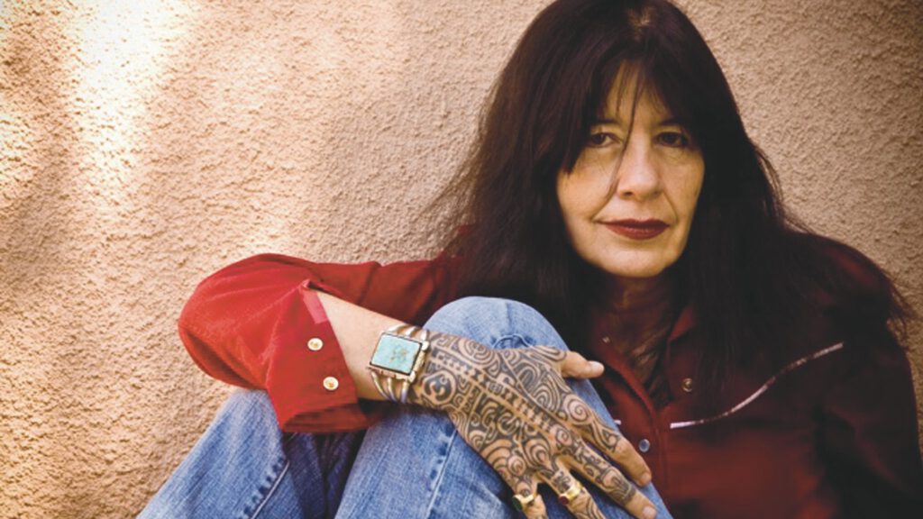 Joy Harjo: Zhluboka pít, co vypít nelze (básně)